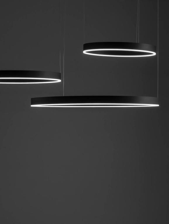 Lustre a závesné svietidlá - Novaluce LED luster Motif čierna